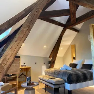 La Tour Yveline Bed & Breakfast